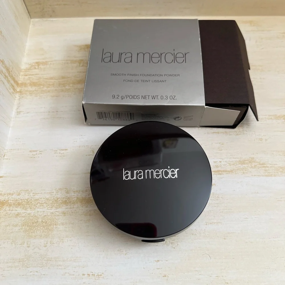 Laura Mercier smooth finish foundation powder 18 BRAND NEW WITH BOX